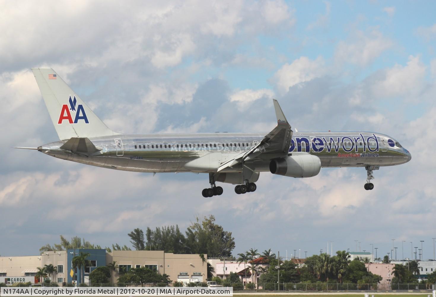N174AA, 2002 Boeing 757-223 C/N 31308, American One World 757-200