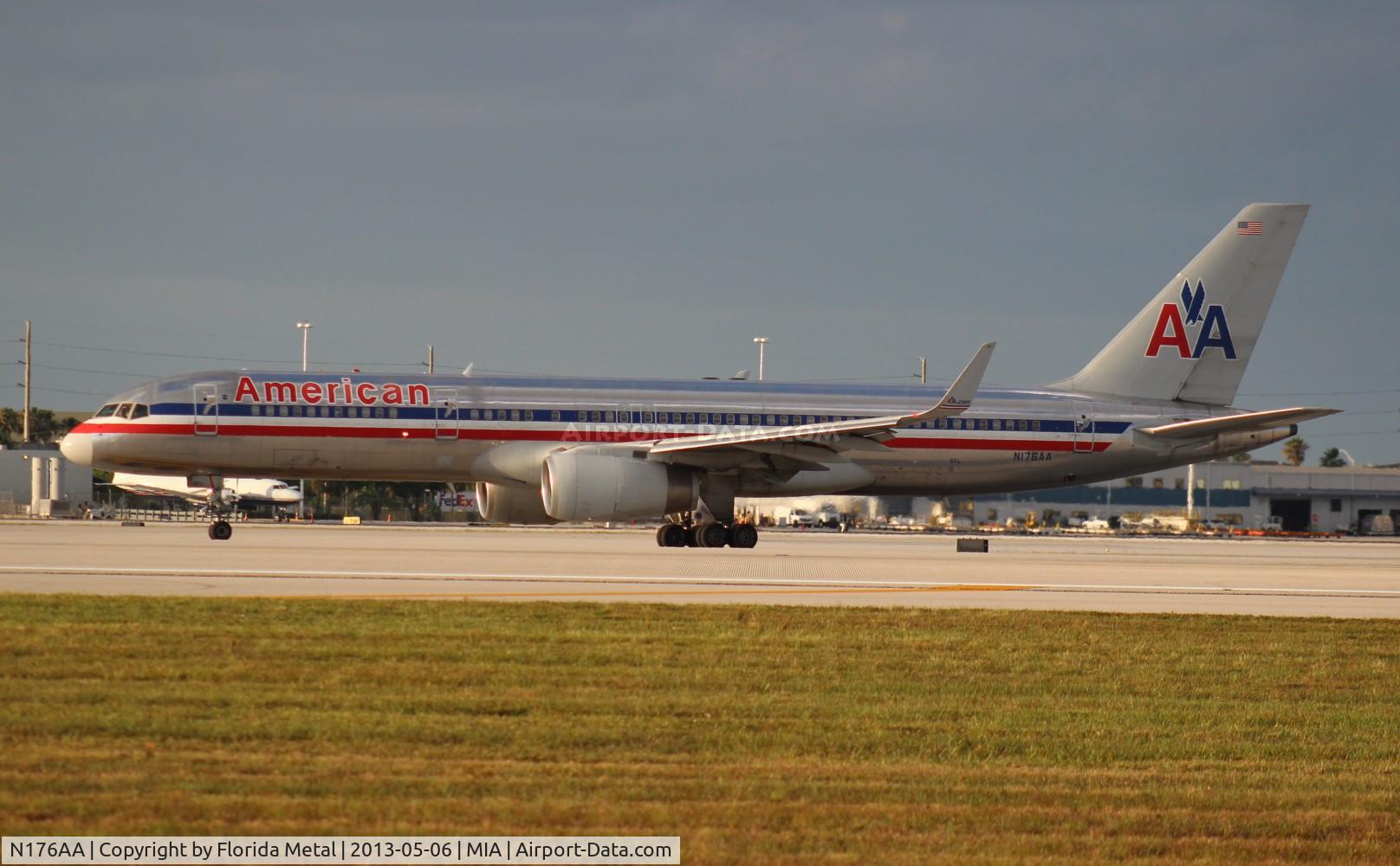 N176AA, 2001 Boeing 757-223 C/N 32395/994, American 757-200