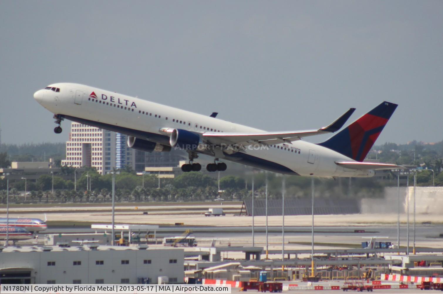 N178DN, 1991 Boeing 767-332 C/N 25143, Delta 767-300