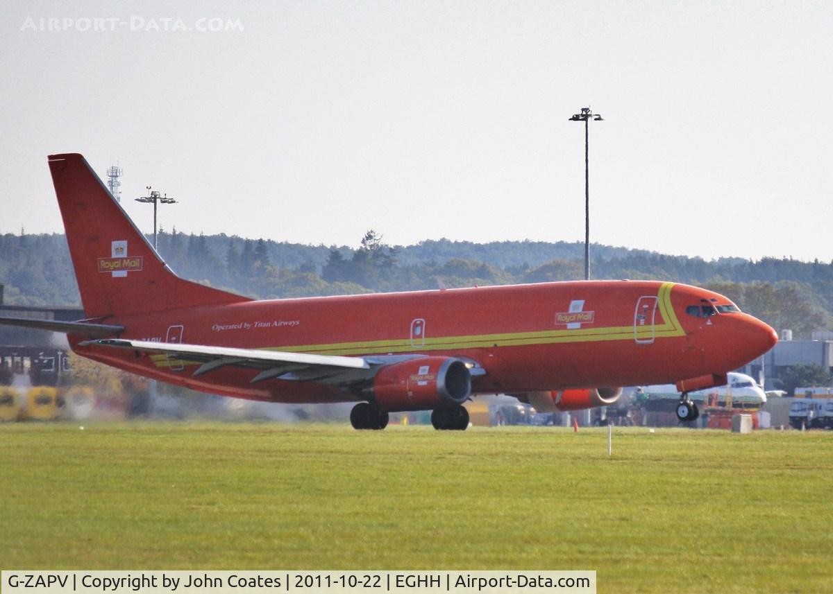 G-ZAPV, 1989 Boeing 737-3Y0 C/N 24546, Rotates off 26