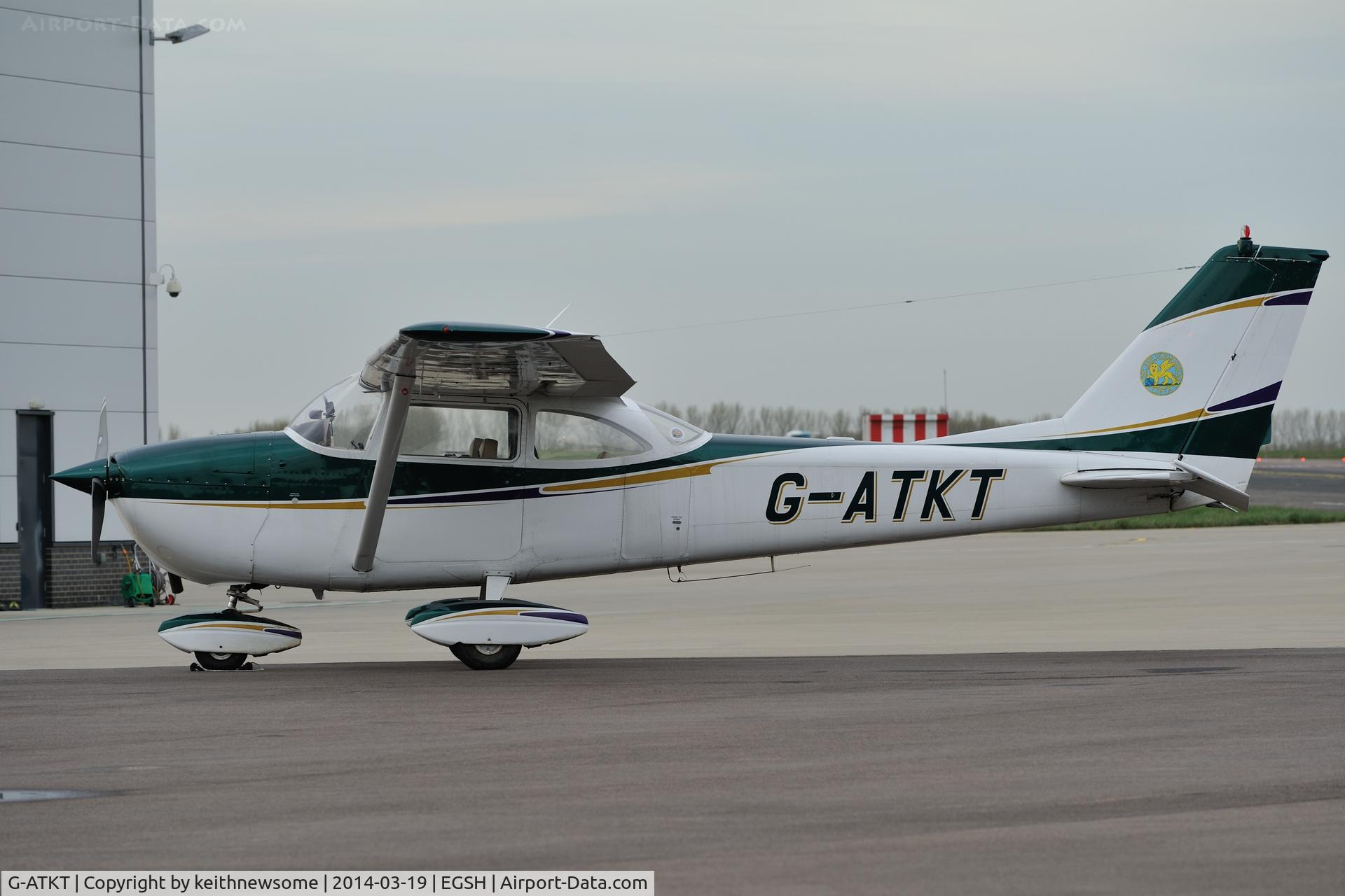 G-ATKT, 1965 Reims Cessna F172G Skyhawk C/N 0206, Nice new colour scheme !