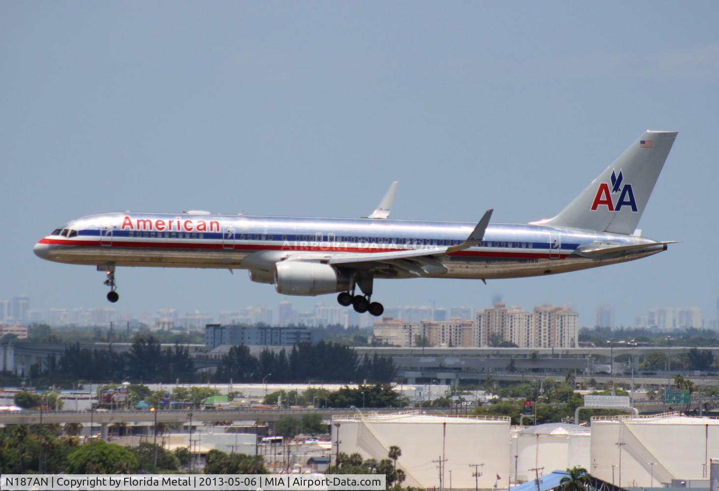 N187AN, 2001 Boeing 757-223 C/N 32381, American 757-200