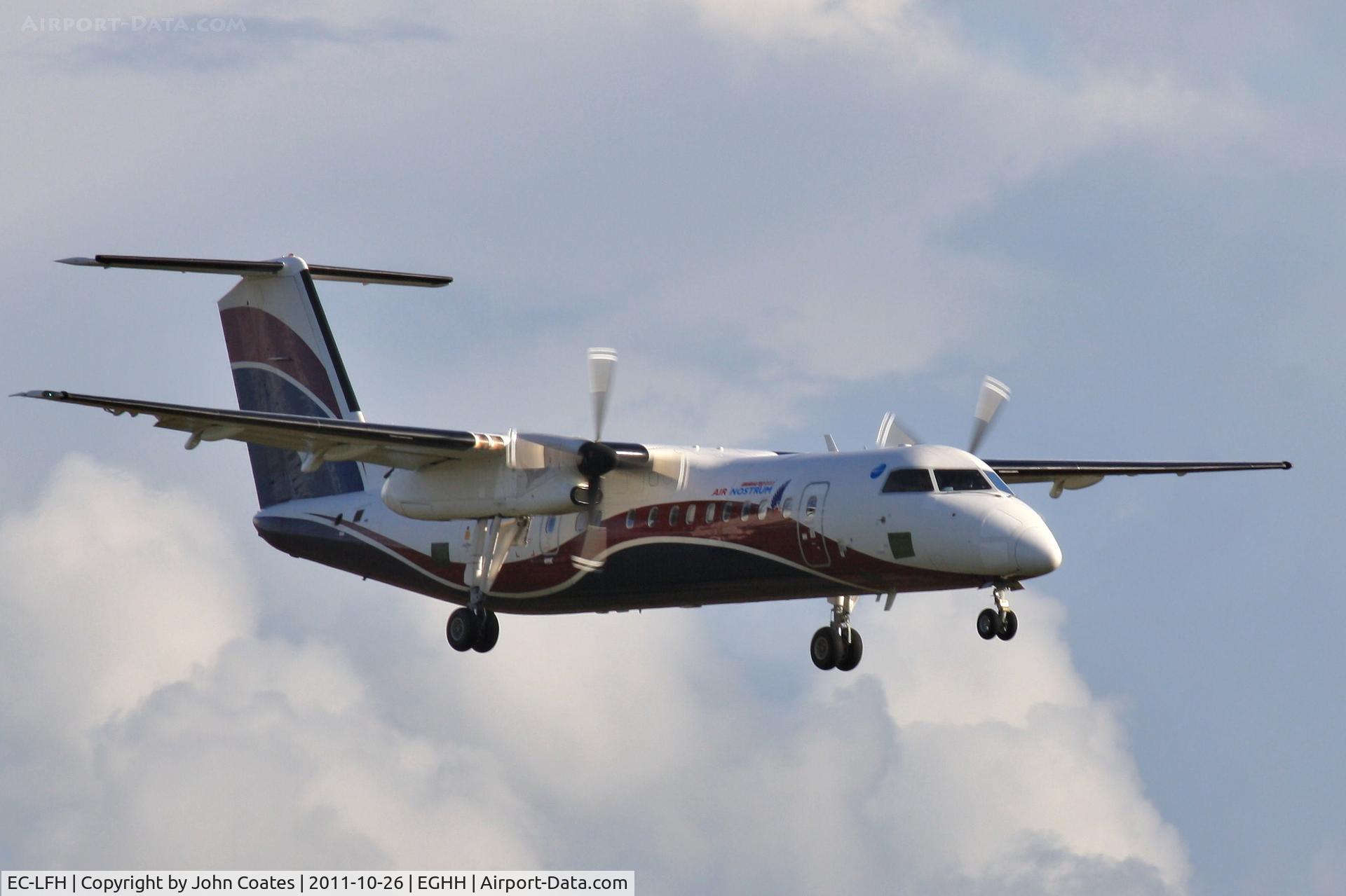 EC-LFH, 2002 De Havilland Canada DHC-8-315Q Dash 8 C/N 586, Finals to 26