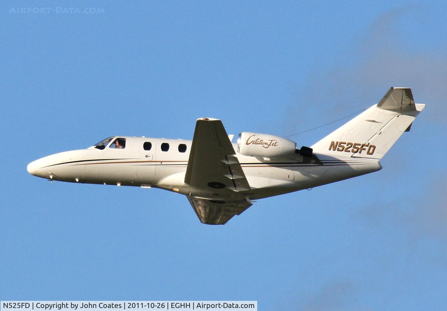 N525FD, 1993 Cessna 525 CitationJet C/N 525-0008, Departing