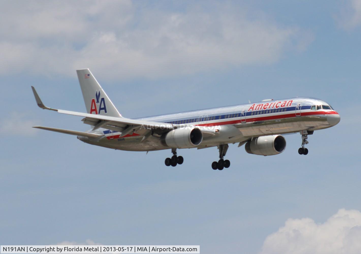 N191AN, 2001 Boeing 757-223 C/N 32385, American 757