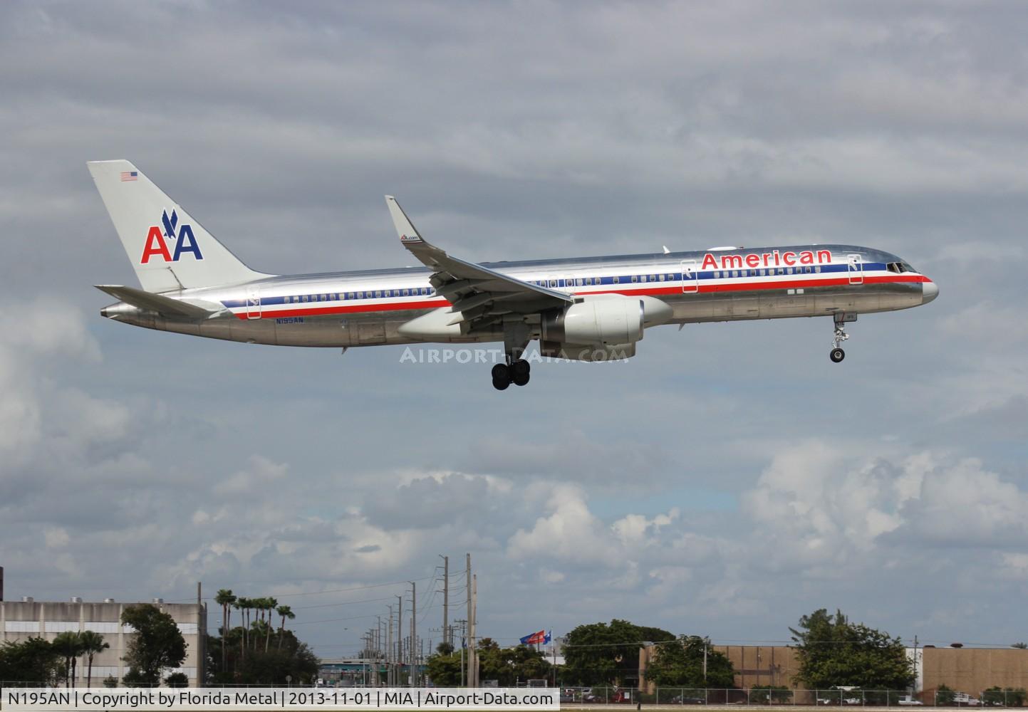 N195AN, 2001 Boeing 757-223 C/N 32389, American 757-200