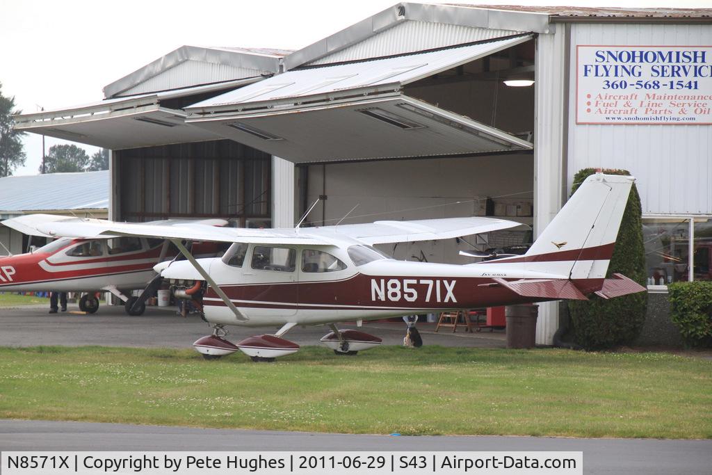 N8571X, 1963 Cessna P172D Skyhawk Powermatic C/N P17257171, N8571X Cessna P172 at Harvey Field, WA