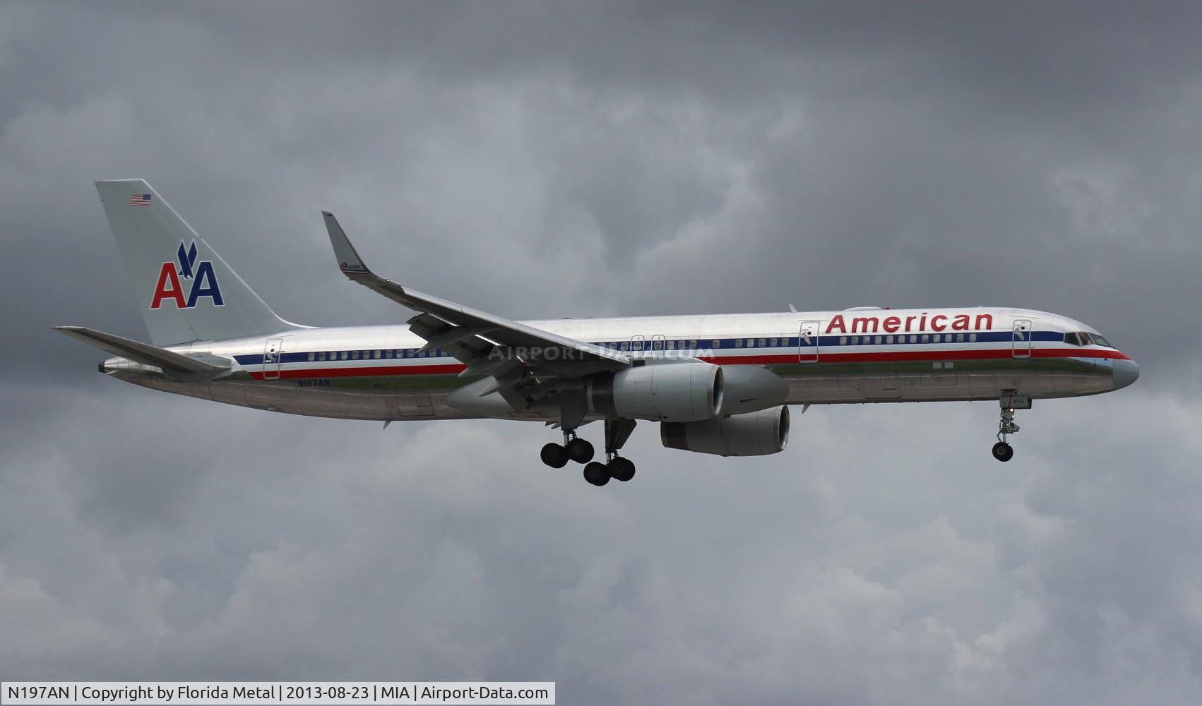N197AN, 2001 Boeing 757-223 C/N 32391/988, American 757-200
