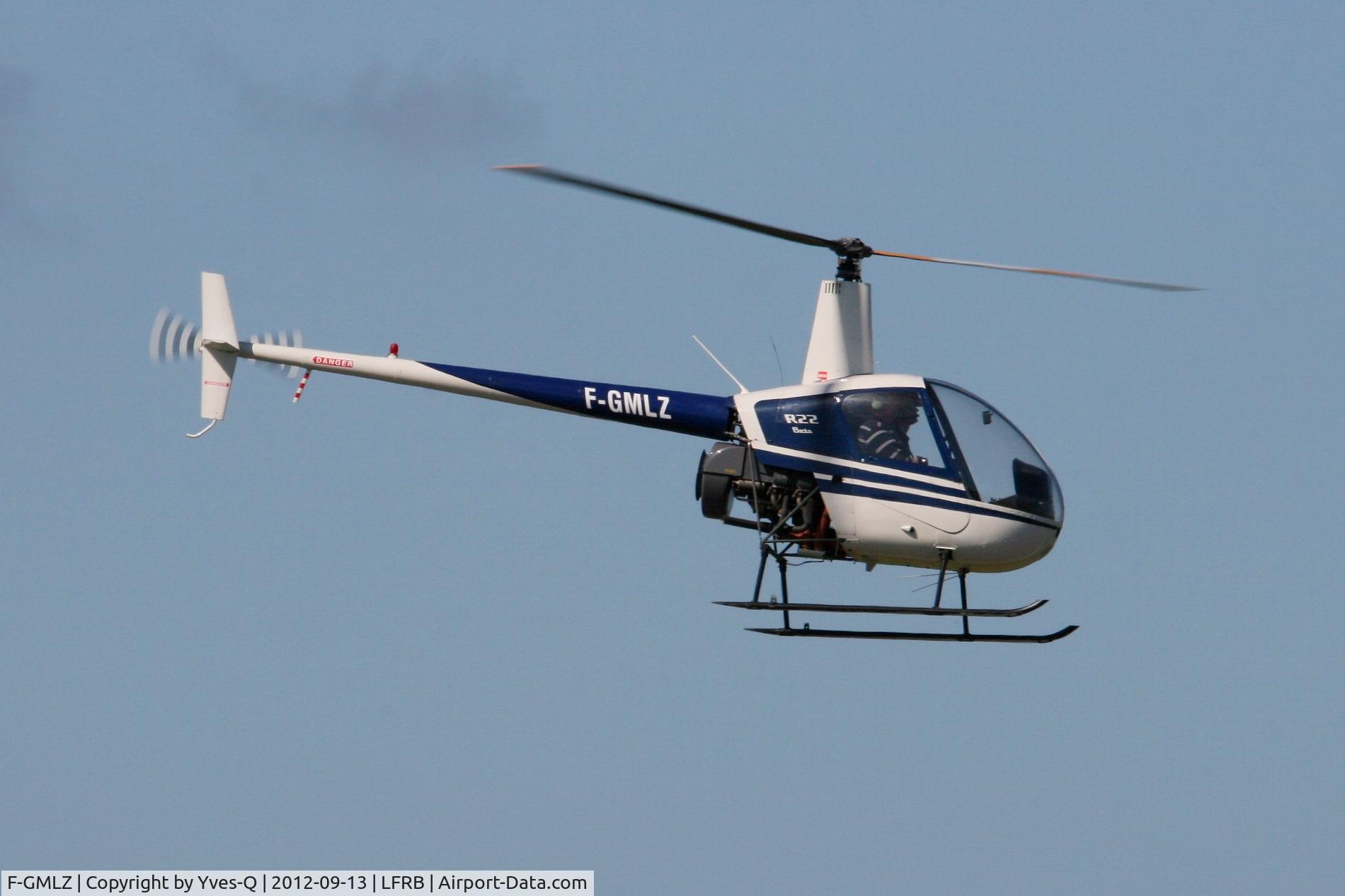 F-GMLZ, 1986 Robinson R22 Beta C/N 0565, Robinson Helicopter R 22 BETA, in short approch rwy 07R, Brest-Guipavas Airport (LFRB-BES)