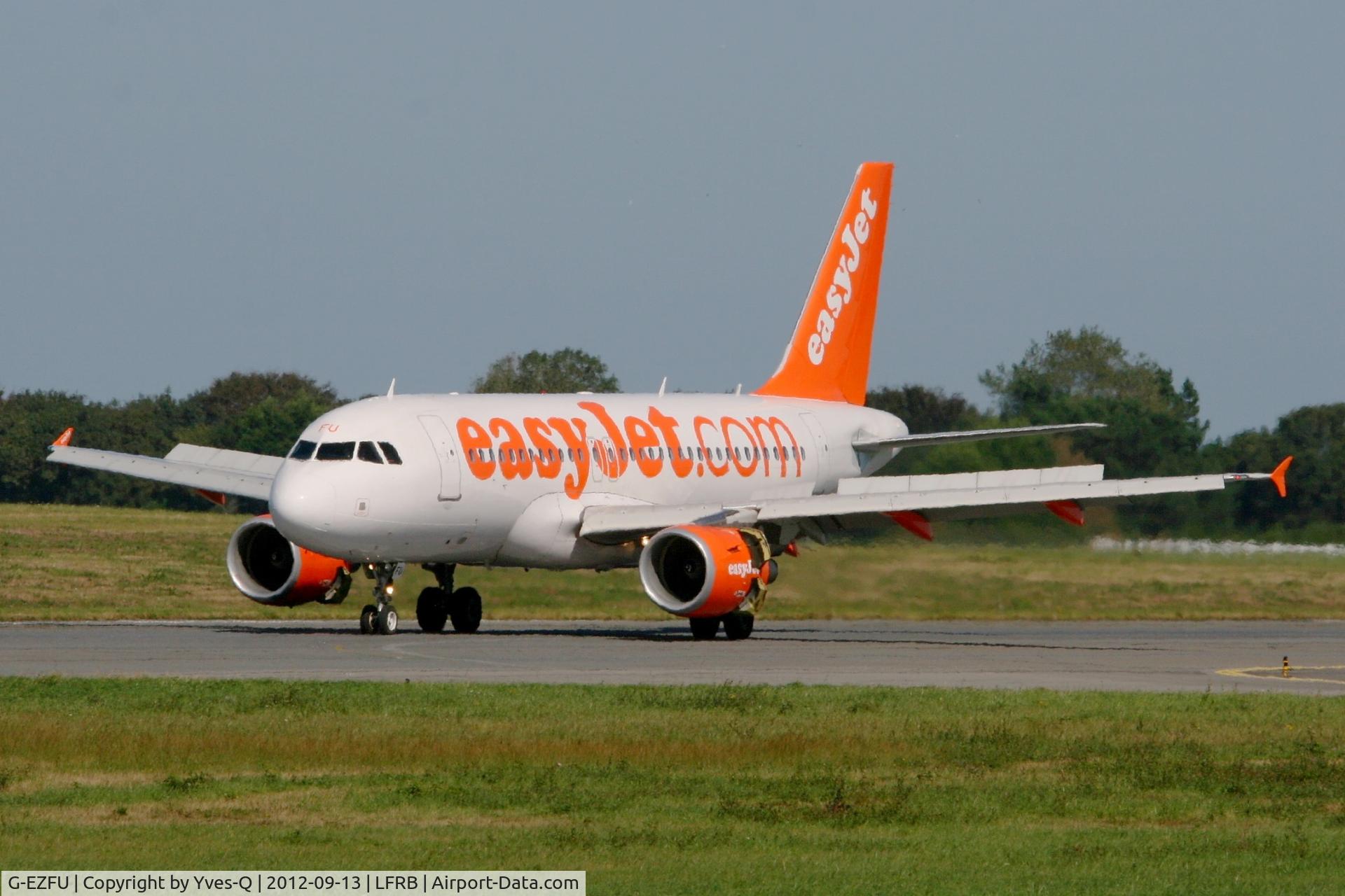 G-EZFU, 2010 Airbus A319-111 C/N 4313, Airbus A319-111, Reverse thrust landing rwy 25L, Brest-Guipavas Airport (LFRB-BES)