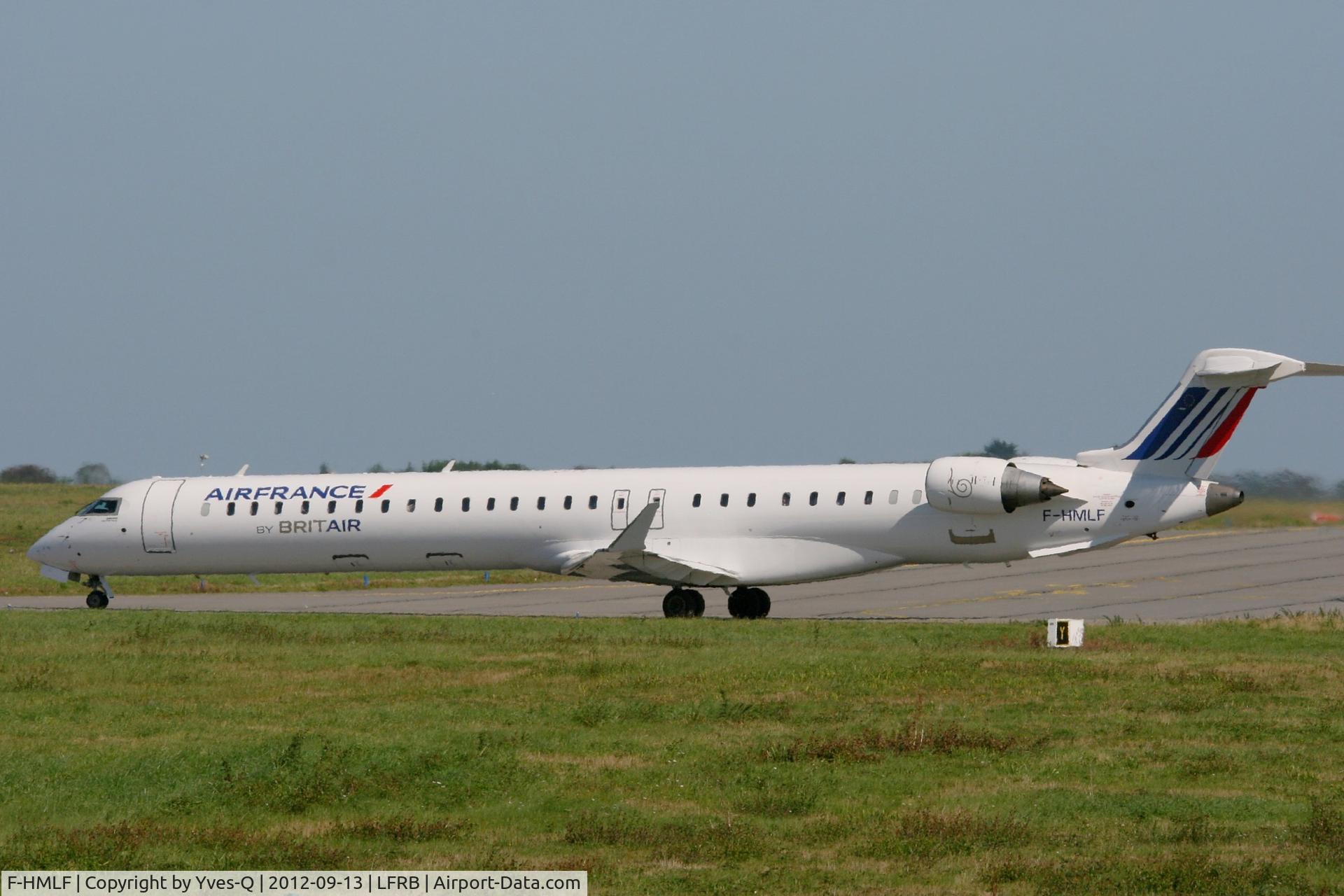 F-HMLF, 2010 Bombardier CRJ-1000EL NG (CL-600-2E25) C/N 19010, Canadair Regional Jet CRJ-1000, Taxiing to Rwy 07R, Brest-Guipavas Airport (LFRB-BES)