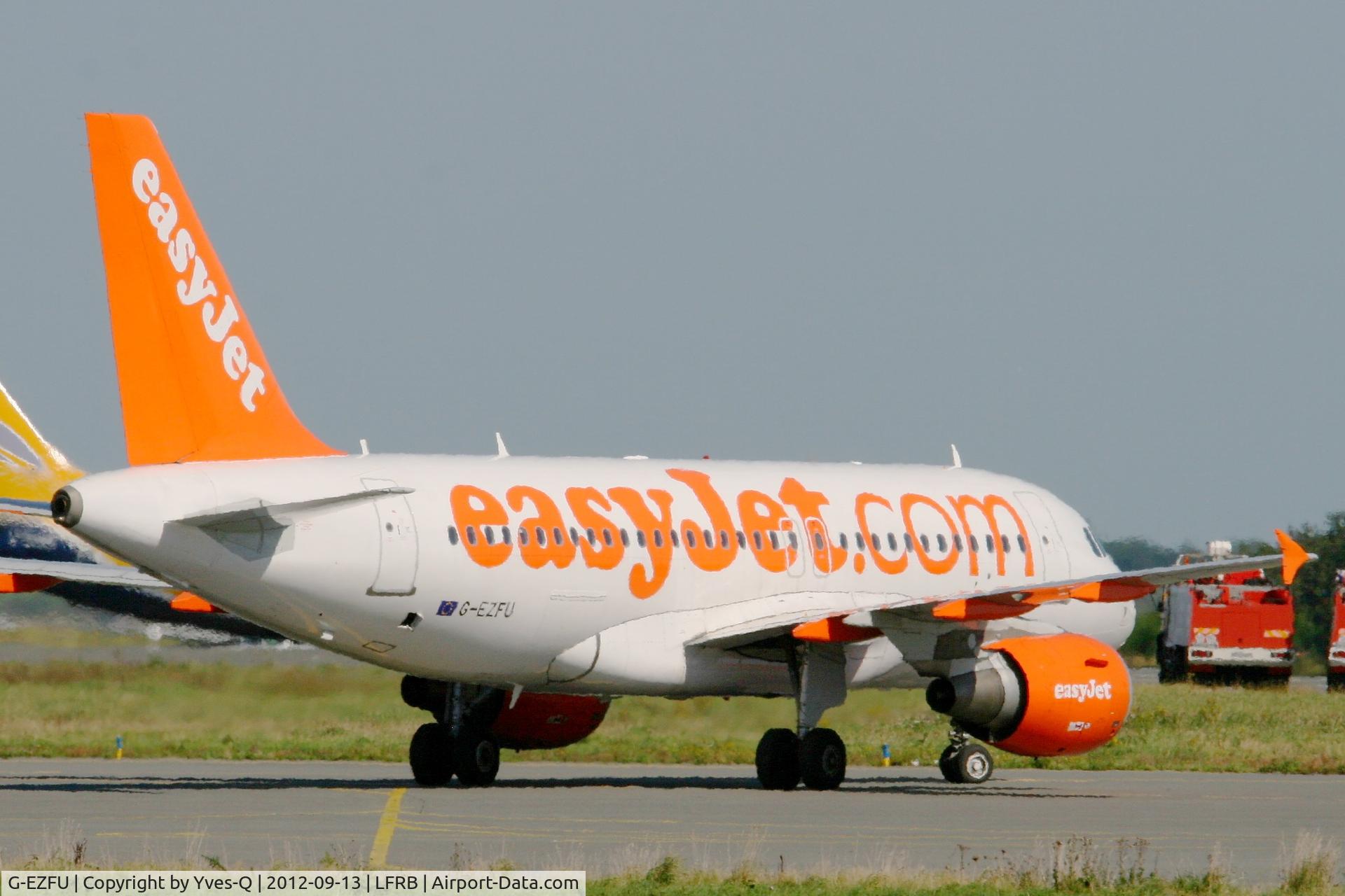 G-EZFU, 2010 Airbus A319-111 C/N 4313, Airbus A319-111, Taxiing to boarding area, Brest-Guipavas Airport (LFRB-BES)