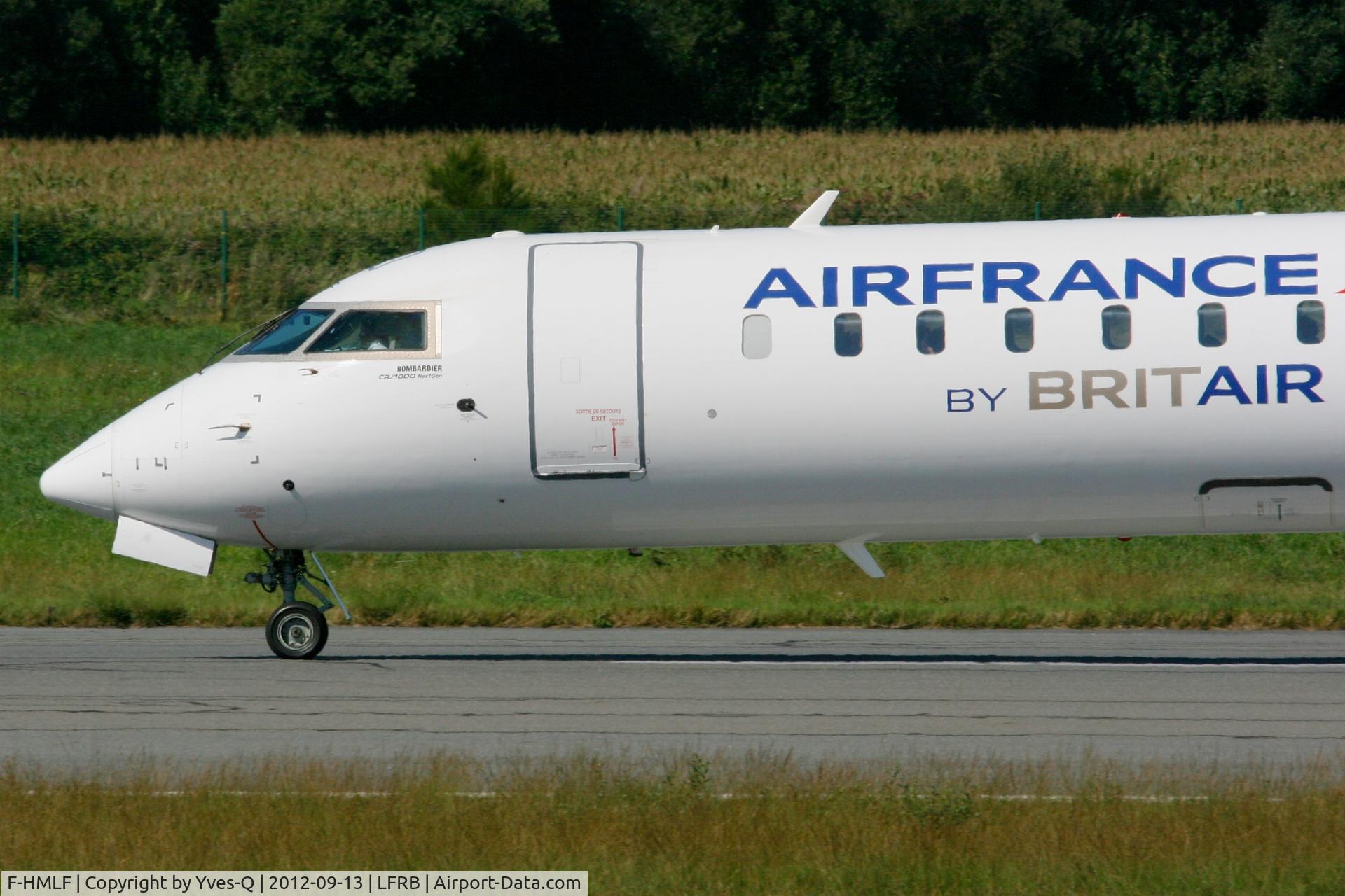 F-HMLF, 2010 Bombardier CRJ-1000EL NG (CL-600-2E25) C/N 19010, Canadair Regional Jet CRJ-1000, Taxiing to holding point Rwy 07R, Brest-Guipavas Airport (LFRB-BES)