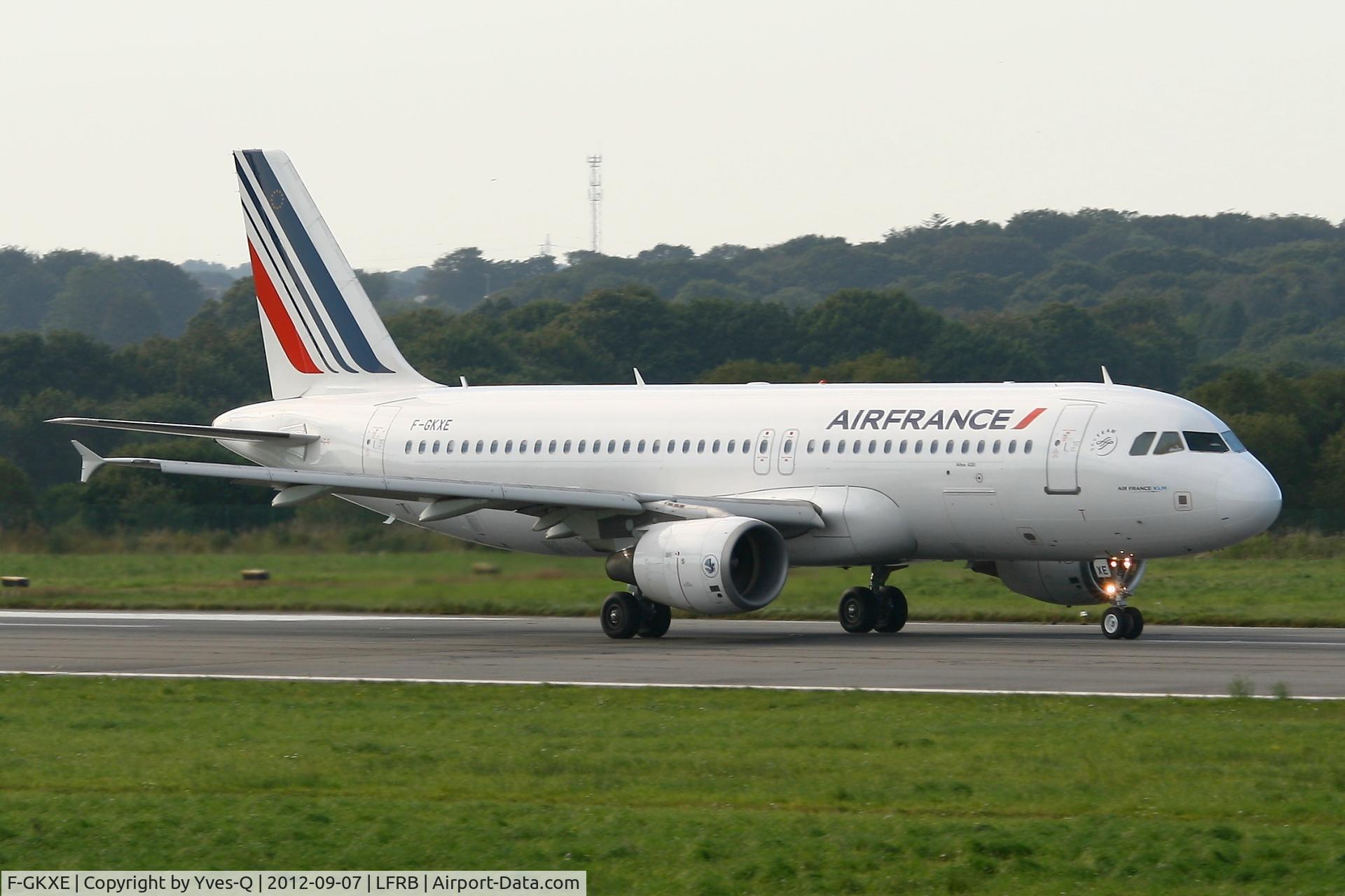 F-GKXE, 2002 Airbus A320-214 C/N 1879, Airbus A320-214, Take off rwy 07R, Brest-Guipavas Airport (LFRB-BES)