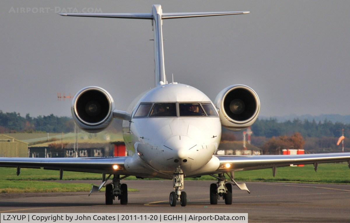 LZ-YUP, 2004 Bombardier Challenger 604 (CL-600-2B16) C/N 5602, Taxiing