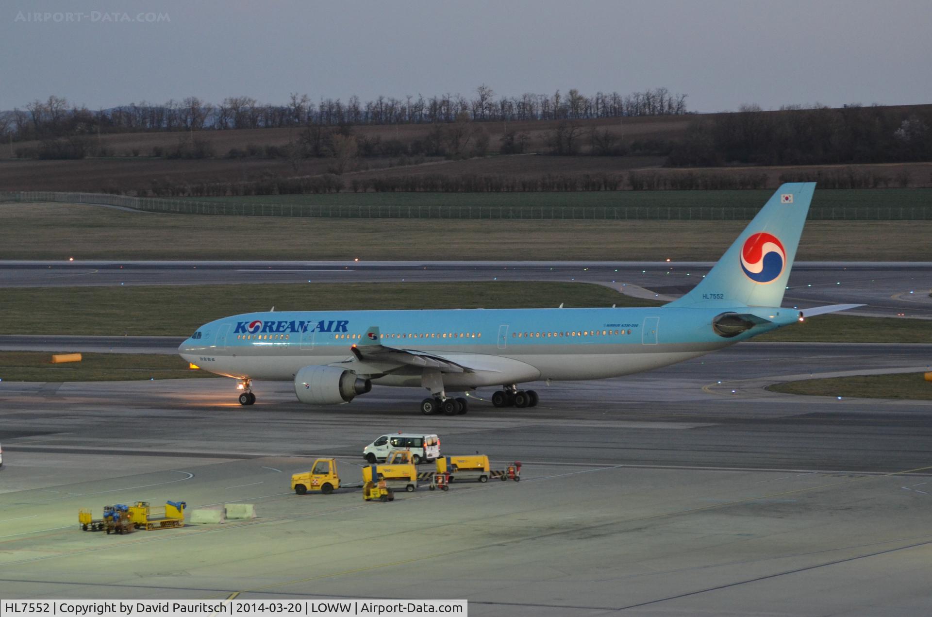 HL7552, 1999 Airbus A330-223 C/N 258, Taxiing to depart to Zurich