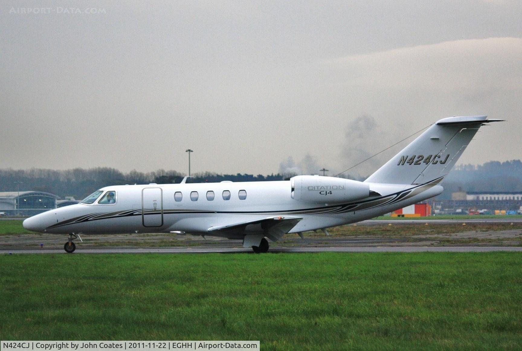N424CJ, 2011 Cessna 525C CitationJet CJ4 C/N 525C-0024, Taxiing