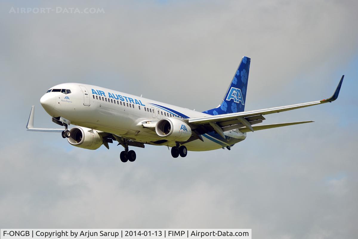 F-ONGB, 2010 Boeing 737-89M C/N 40911, Approaching rwy 14 at Plaisance.