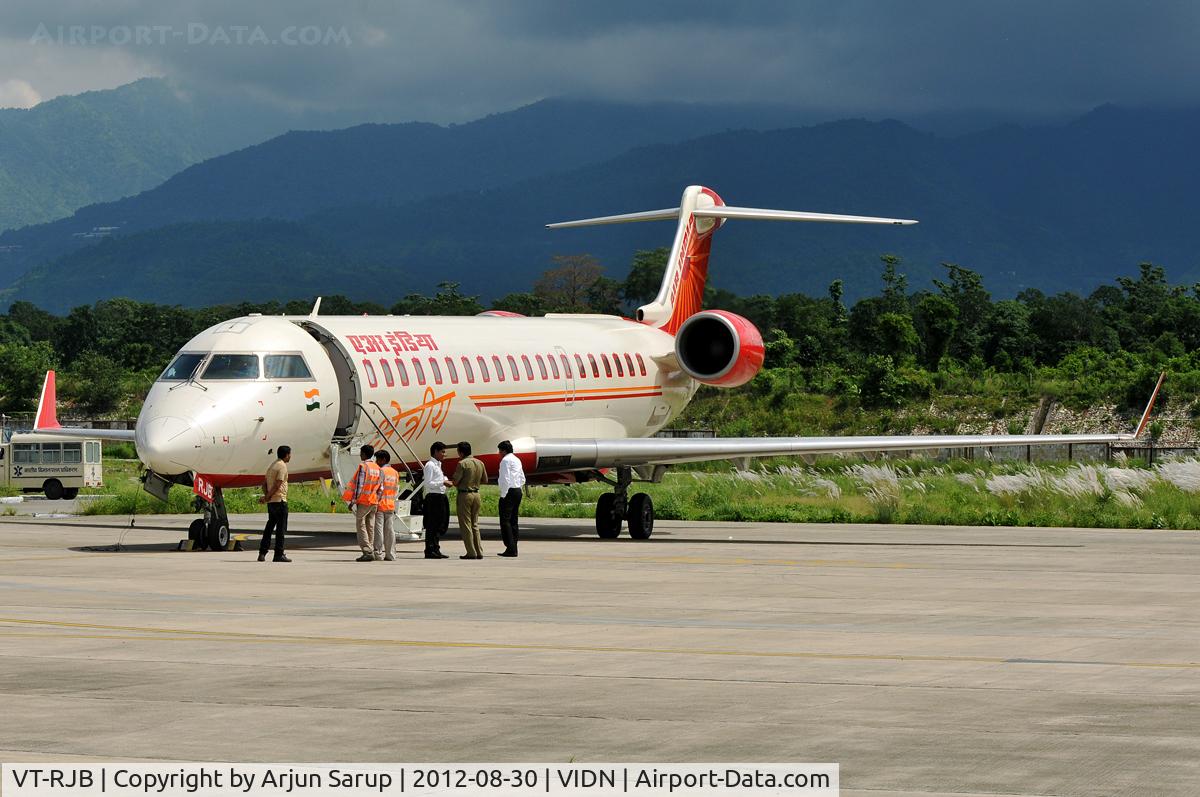 VT-RJB, Bombardier CRJ-702 (CL-600-2C10) Regional Jet C/N 10217, With a mountain backdrop, this regional jet awaits passengers for the return flight to New Delhi.
