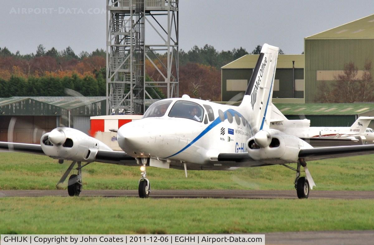 G-HIJK, 1977 Cessna 421C Golden Eagle C/N 421C-0218, Met man taxiing