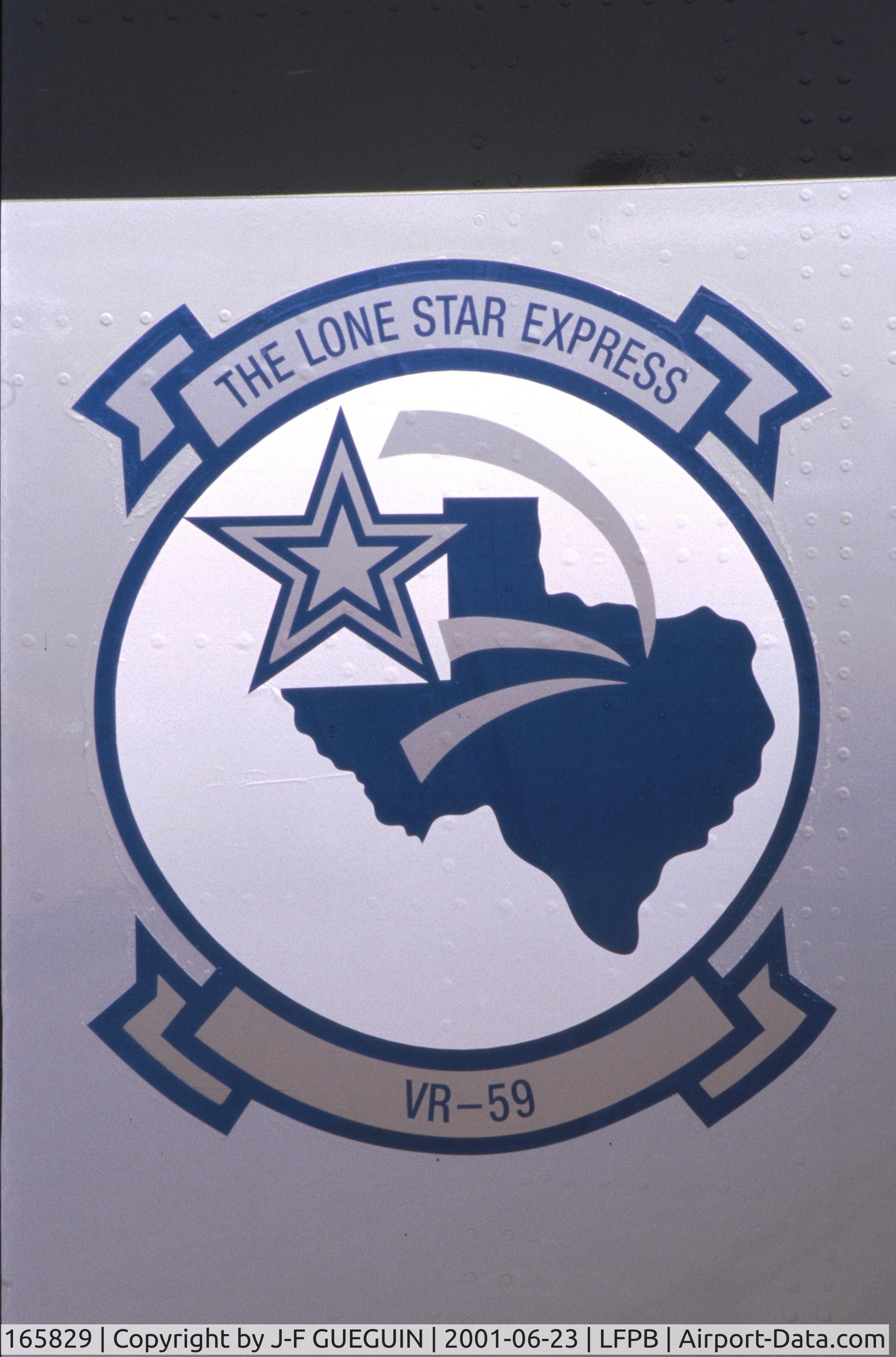 165829, 2000 Boeing C-40A Clipper C/N 29979, On display at 2001 Paris-Le Bourget airshow; badge of US Navy squadron VR-59.