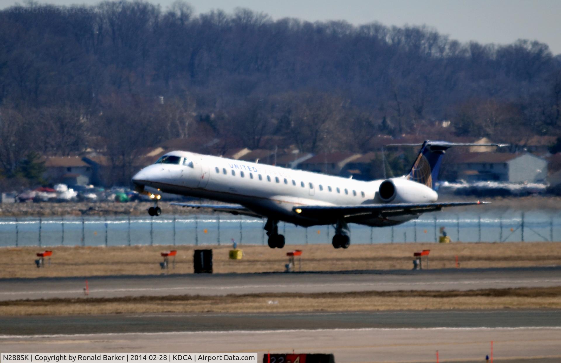 N288SK, 2001 Embraer ERJ-145LR (EMB-145LR) C/N 145461, Landing National