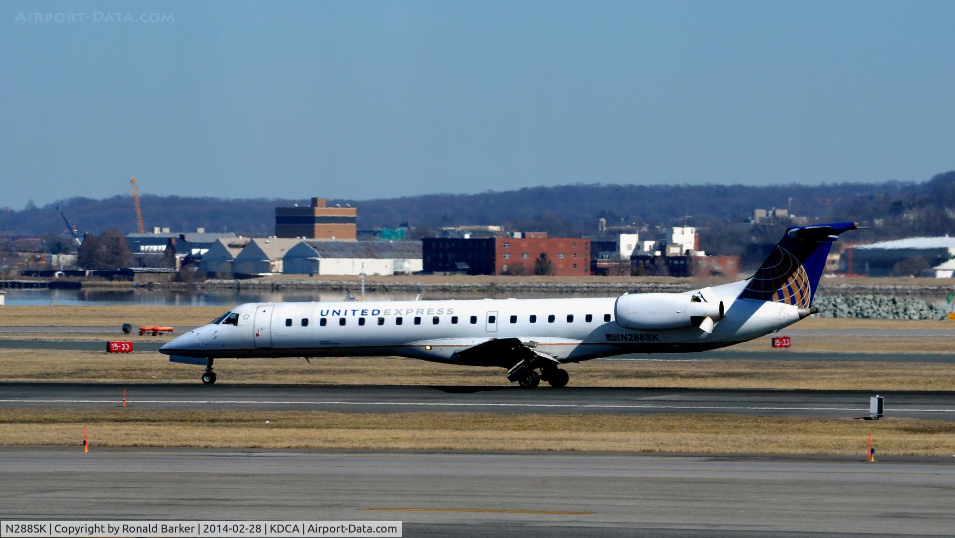 N288SK, 2001 Embraer ERJ-145LR (EMB-145LR) C/N 145461, Landing roll National