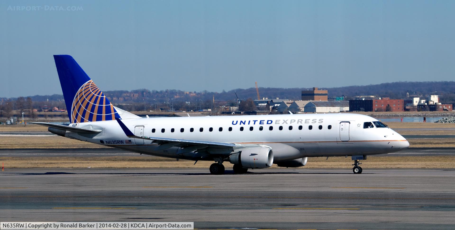 N635RW, 2004 Embraer 170SE (ERJ-170-100SE) C/N 17000056, Taxi National