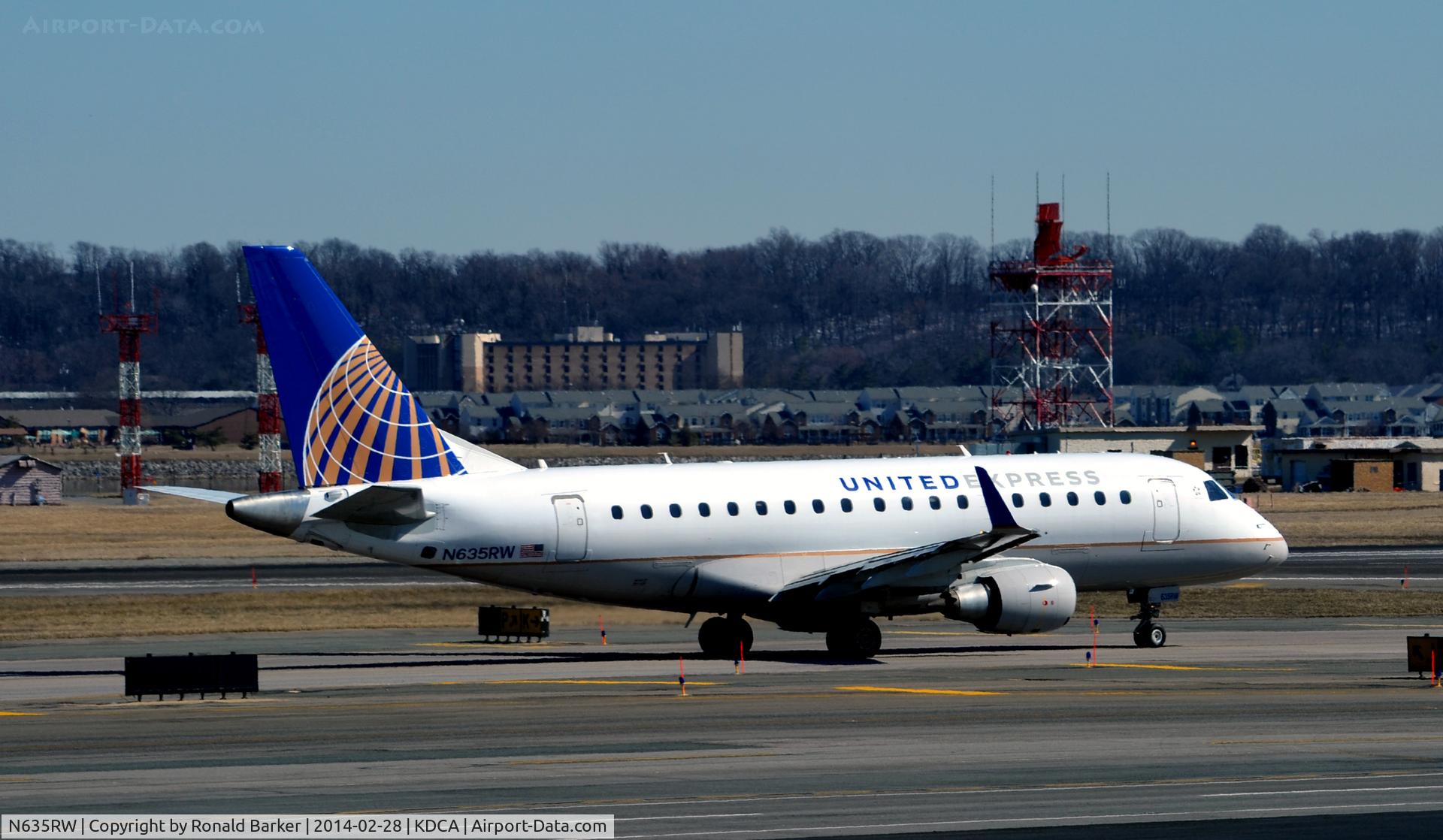 N635RW, 2004 Embraer 170SE (ERJ-170-100SE) C/N 17000056, Taxi National
