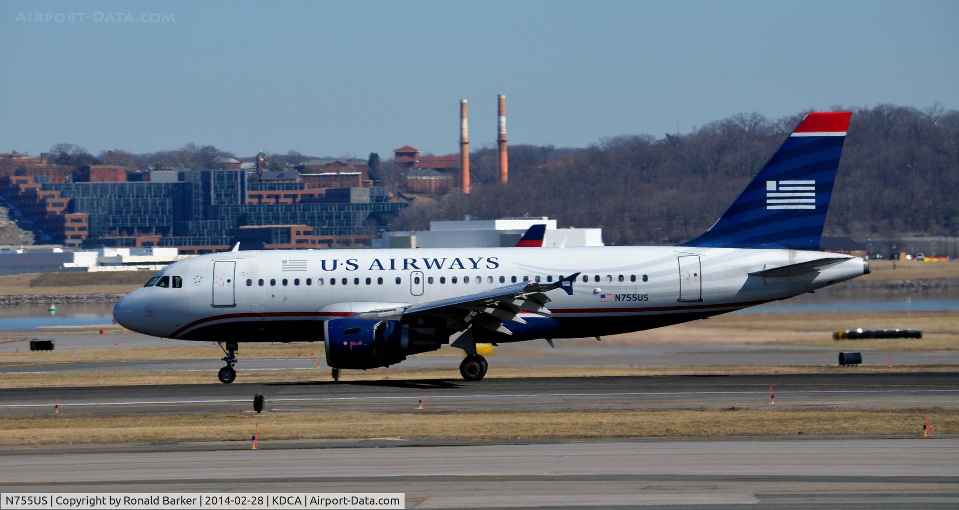 N755US, 2000 Airbus A319-112 C/N 1331, Landing roll National