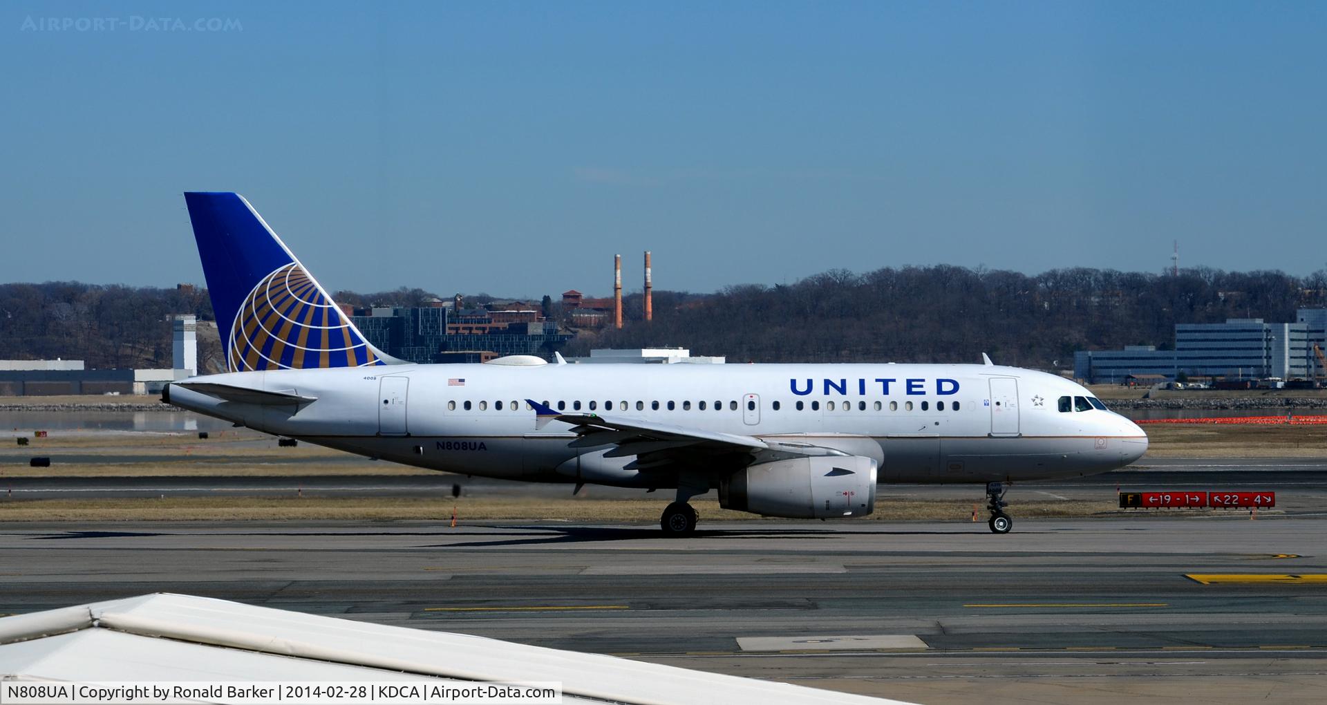 N808UA, 1998 Airbus A319-131 C/N 804, Taxi National