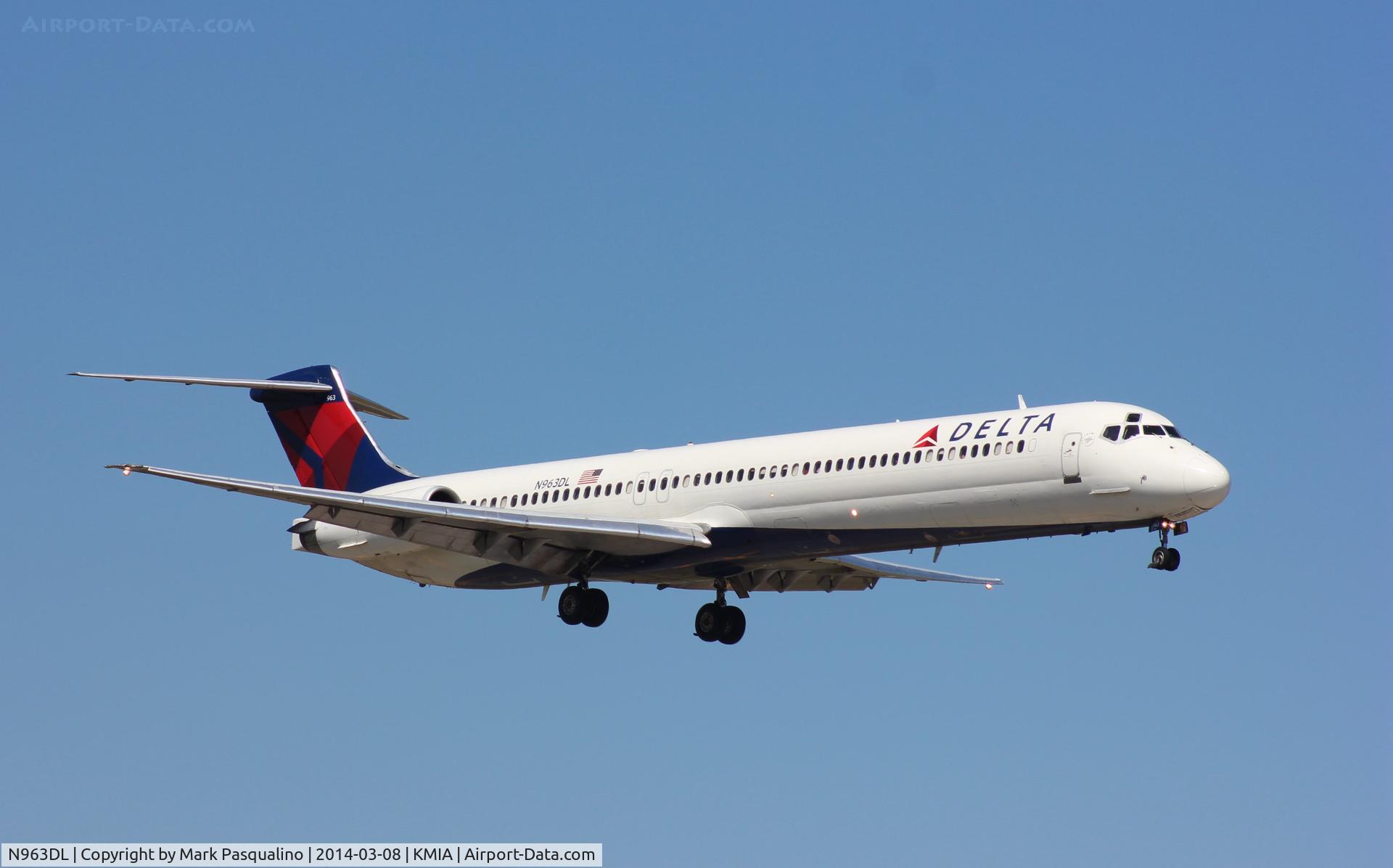 N963DL, 1990 McDonnell Douglas MD-88 C/N 49982, MD-88