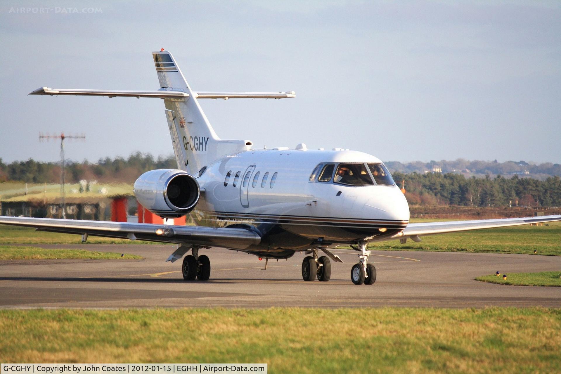 G-CGHY, 2000 Raytheon Hawker 800XP C/N 258477, Taxiing