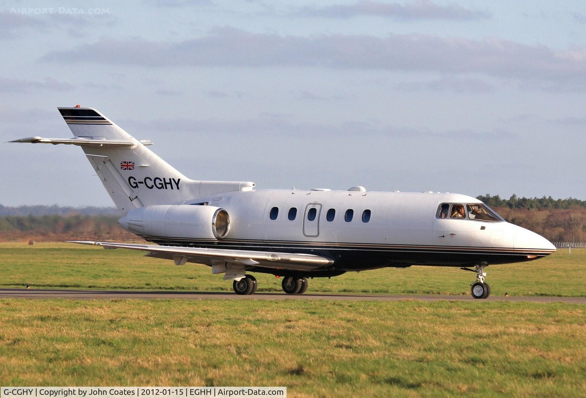 G-CGHY, 2000 Raytheon Hawker 800XP C/N 258477, Taxiing