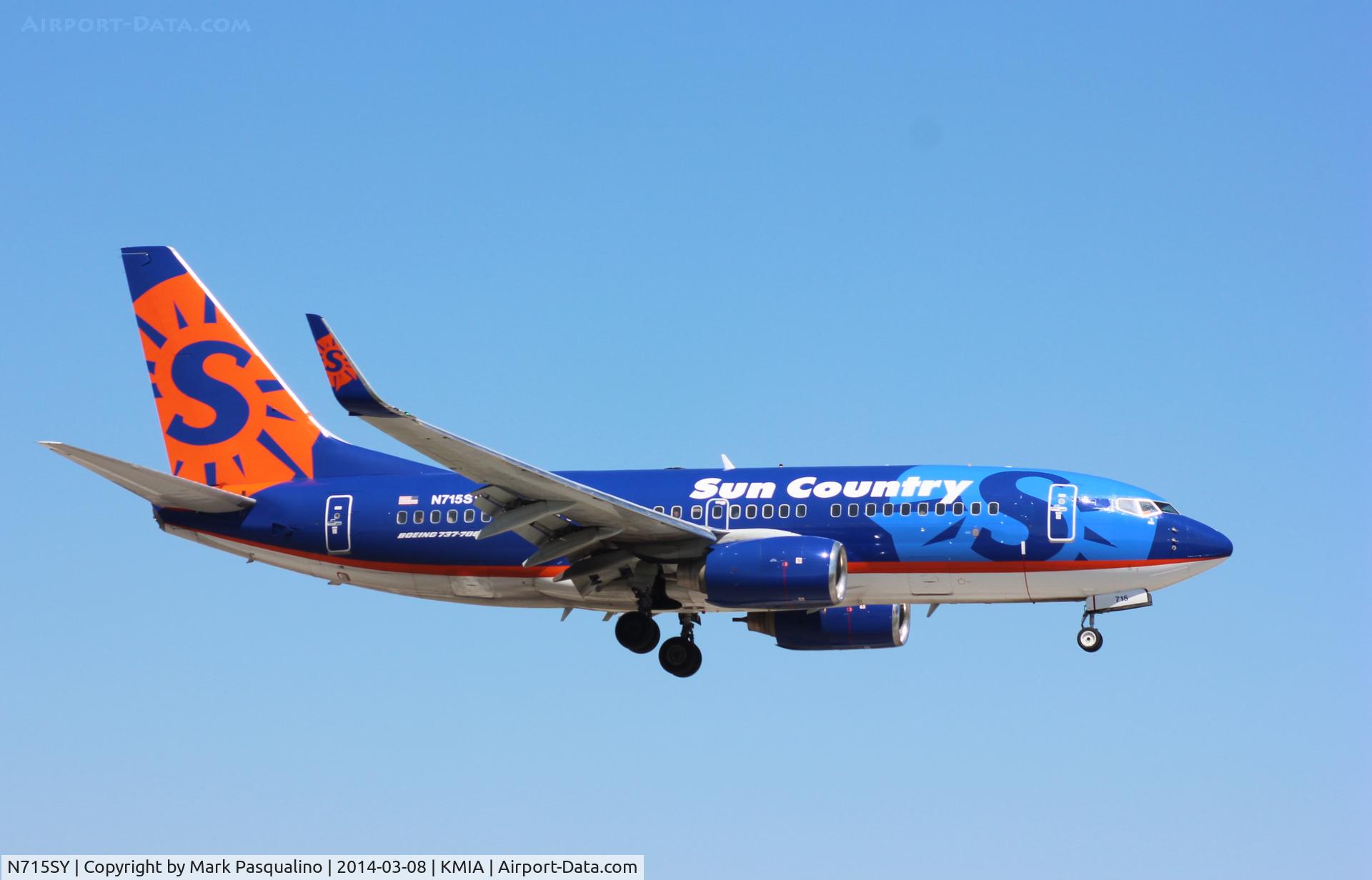 N715SY, 2004 Boeing 737-752 C/N 33787, Boeing 737-700