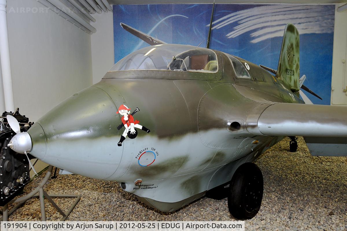 191904, Messerschmitt Me-163B-1a Komet C/N 191904, 'Yellow 25' of JG400, reportedly captured at Husum on 8 May 1945. Stored and displayed at various RAF establishments till handed back to the Luftwaffe in 1988. JG400's 'Baron Münchhausen' emblem can be seen on the nose.