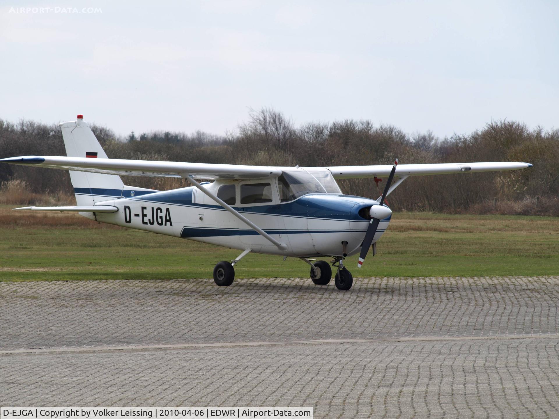 D-EJGA, 1962 Cessna C172C C/N 17249395, on apron