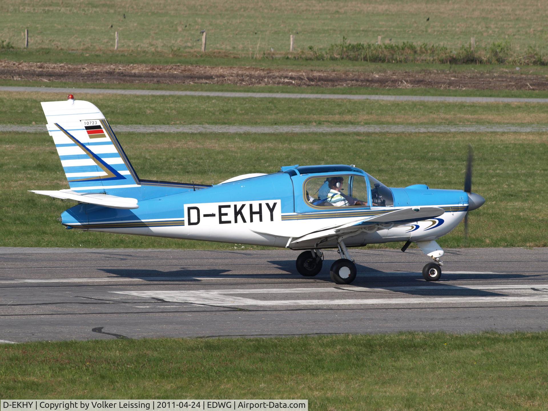 D-EKHY, 1967 Morane-Saulnier MS.893A Commodore 180 C/N 10723, lining up