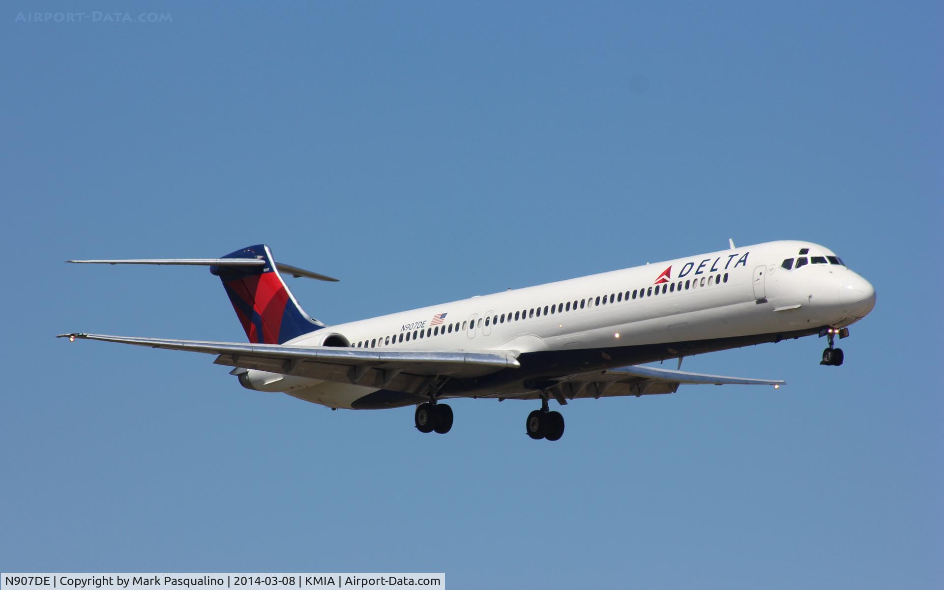 N907DE, 1992 McDonnell Douglas MD-88 C/N 53416, MD-88