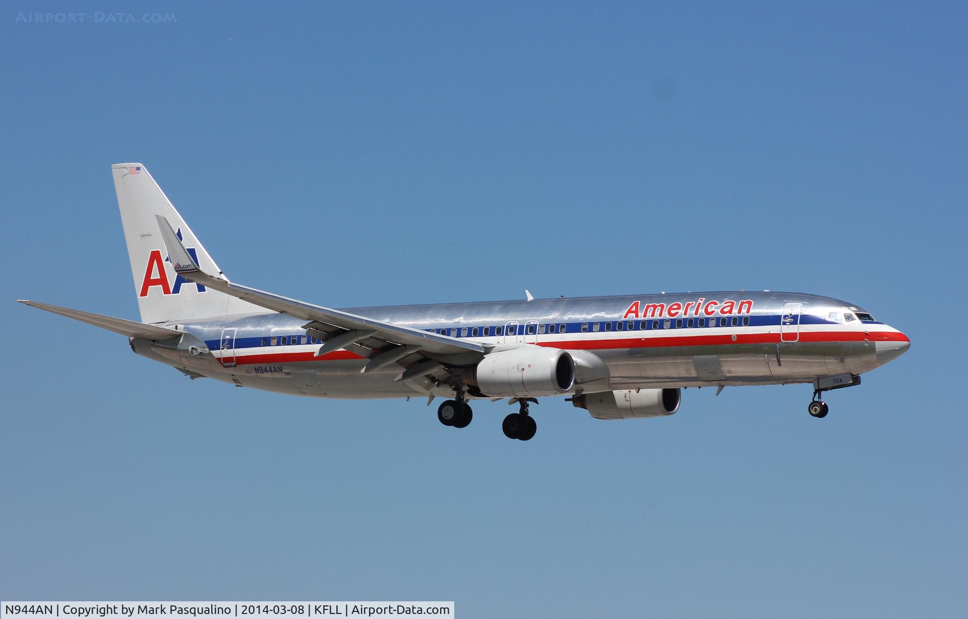 N944AN, 2000 Boeing 737-823 C/N 29535, Boeing 737-800