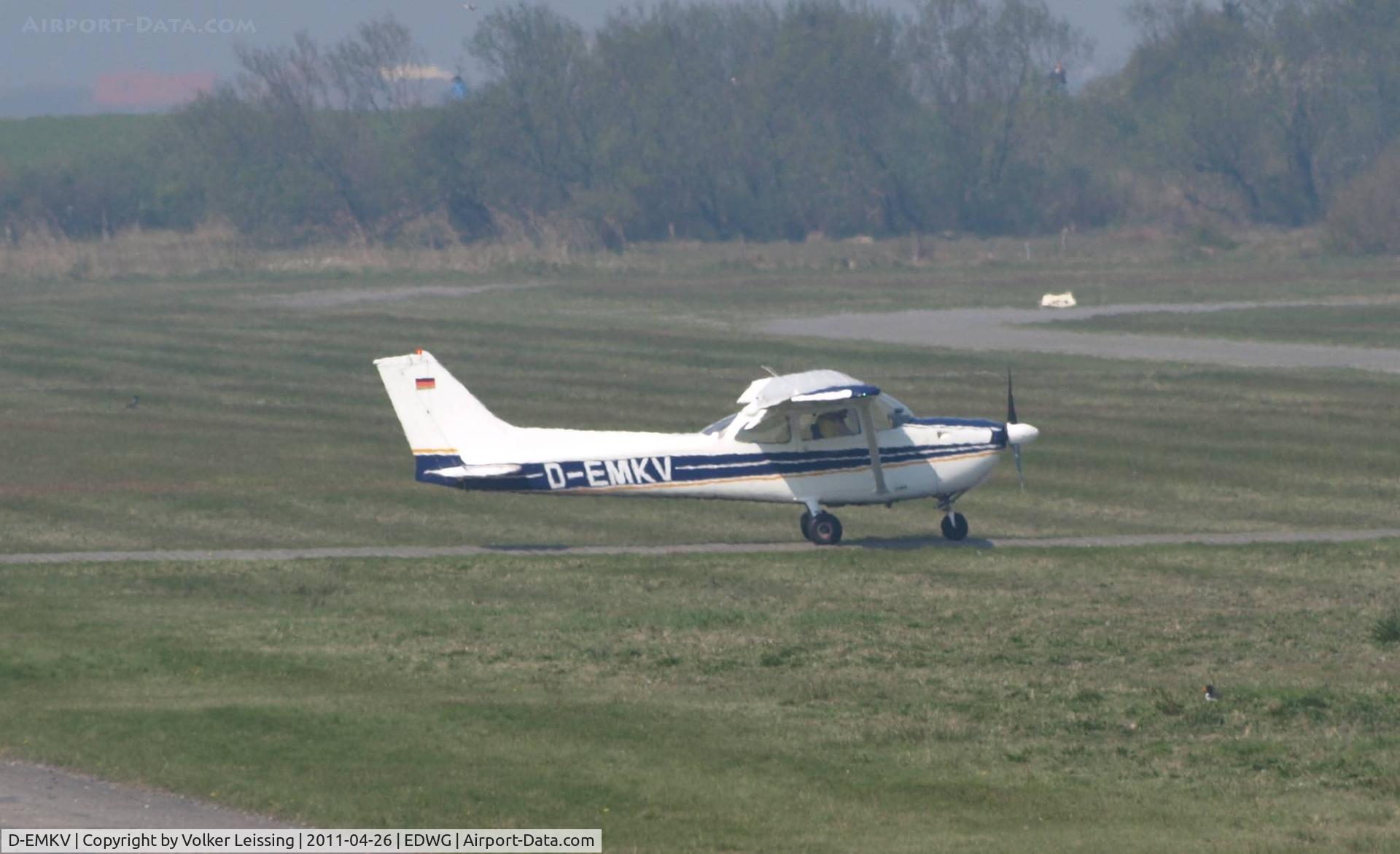 D-EMKV, 1977 Reims F172N Skyhawk C/N F17201559, taxing