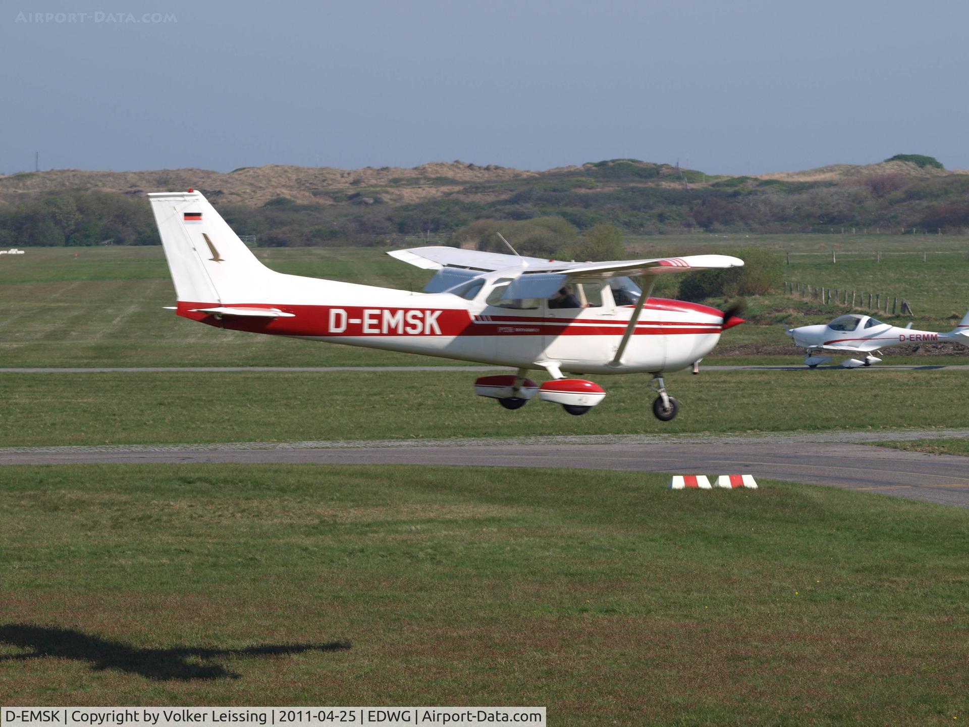 D-EMSK, 1976 Reims F172M ll Skyhawk C/N 1340, landing