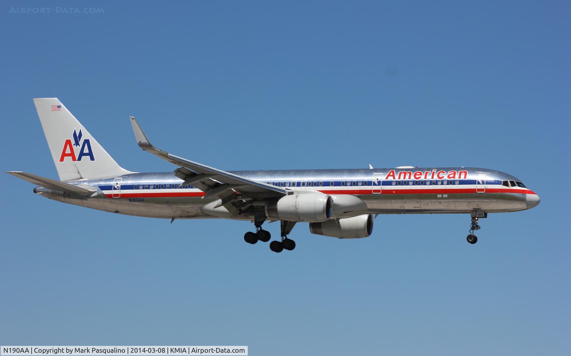 N190AA, 2001 Boeing 757-223 C/N 32384, Boeing 757-200
