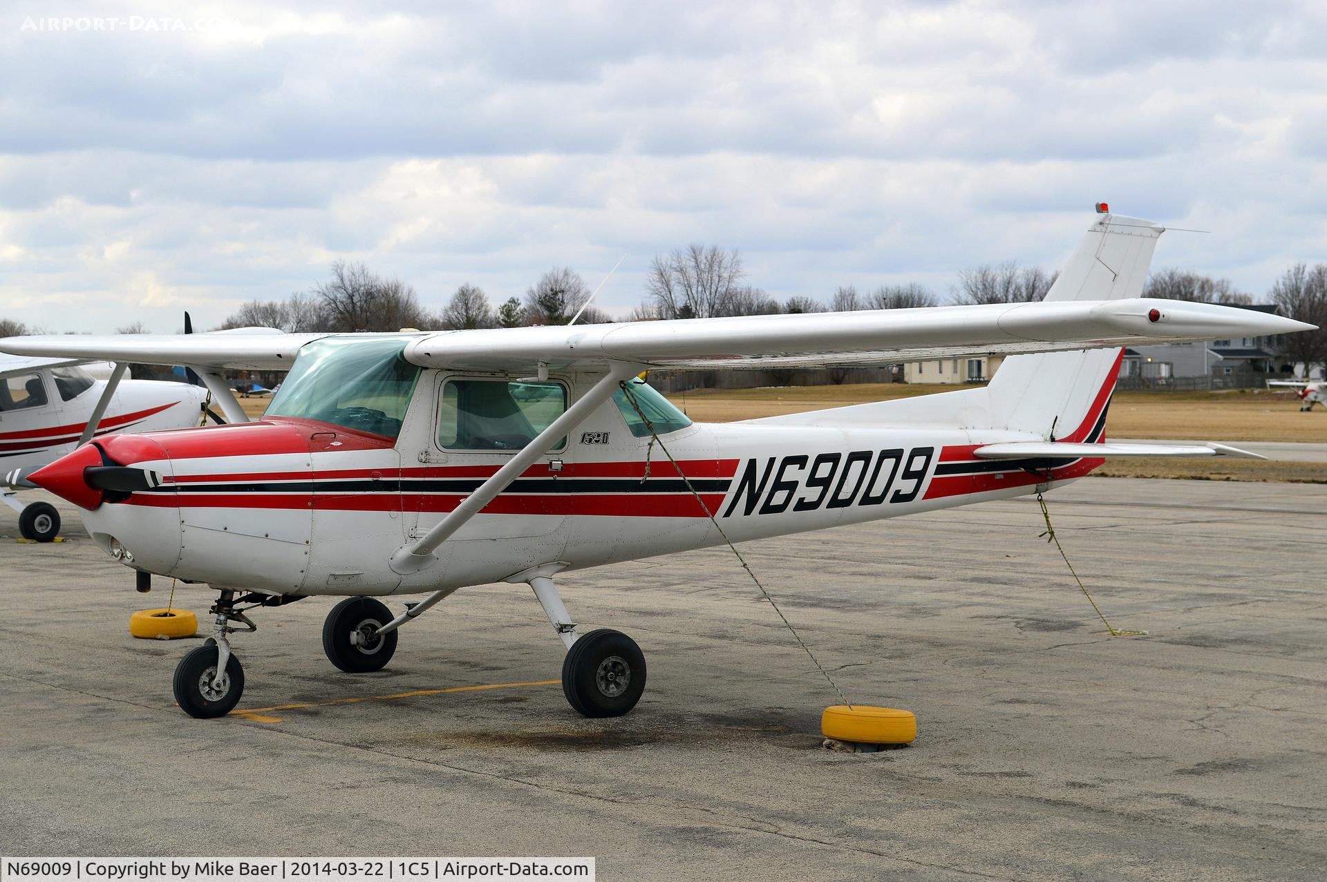 N69009, 1978 Cessna 152 C/N 15282429, N69009 @ 1C5