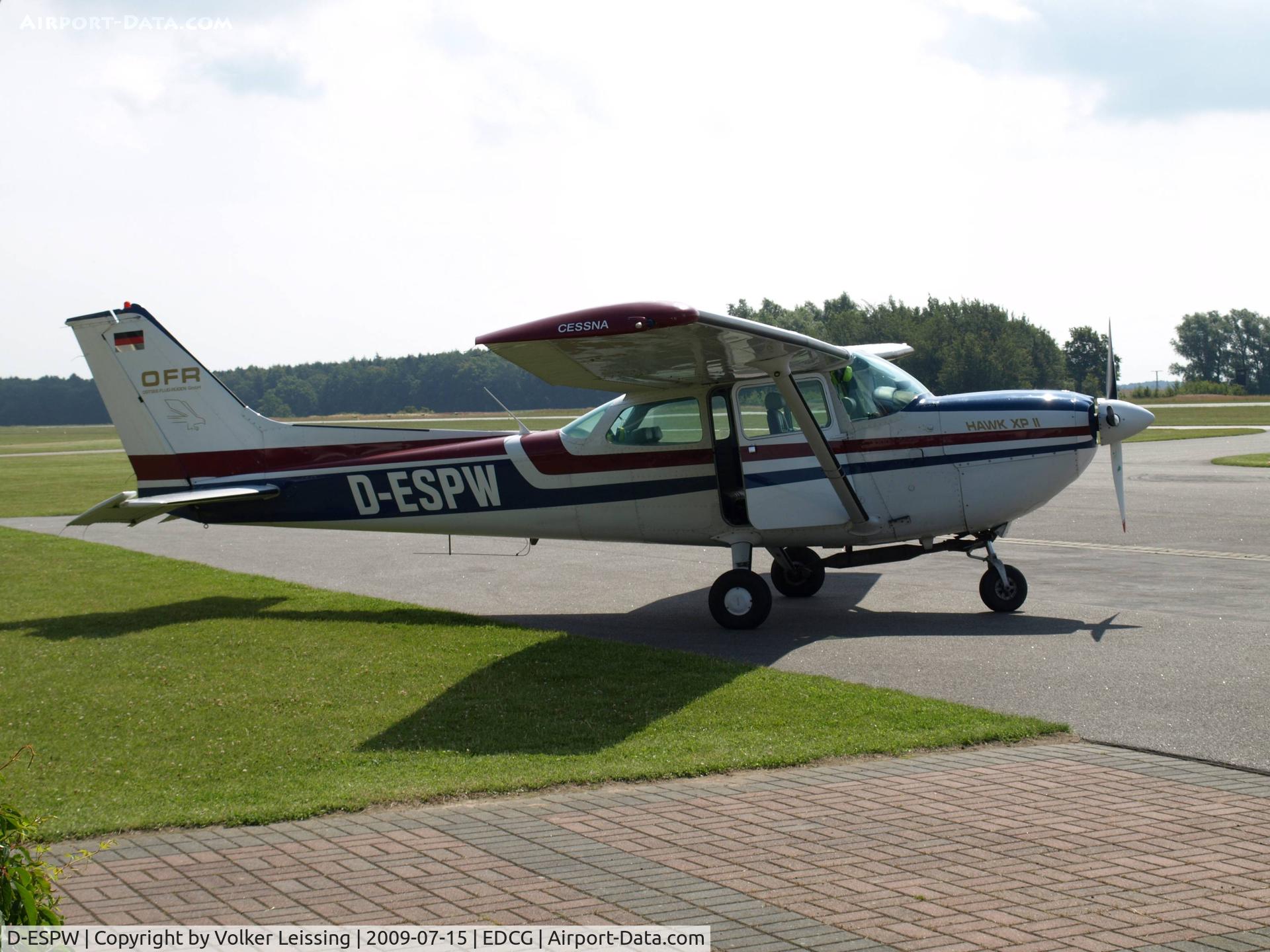 D-ESPW, 1992 Cessna R172K Hawk XP C/N R172-2690, parking