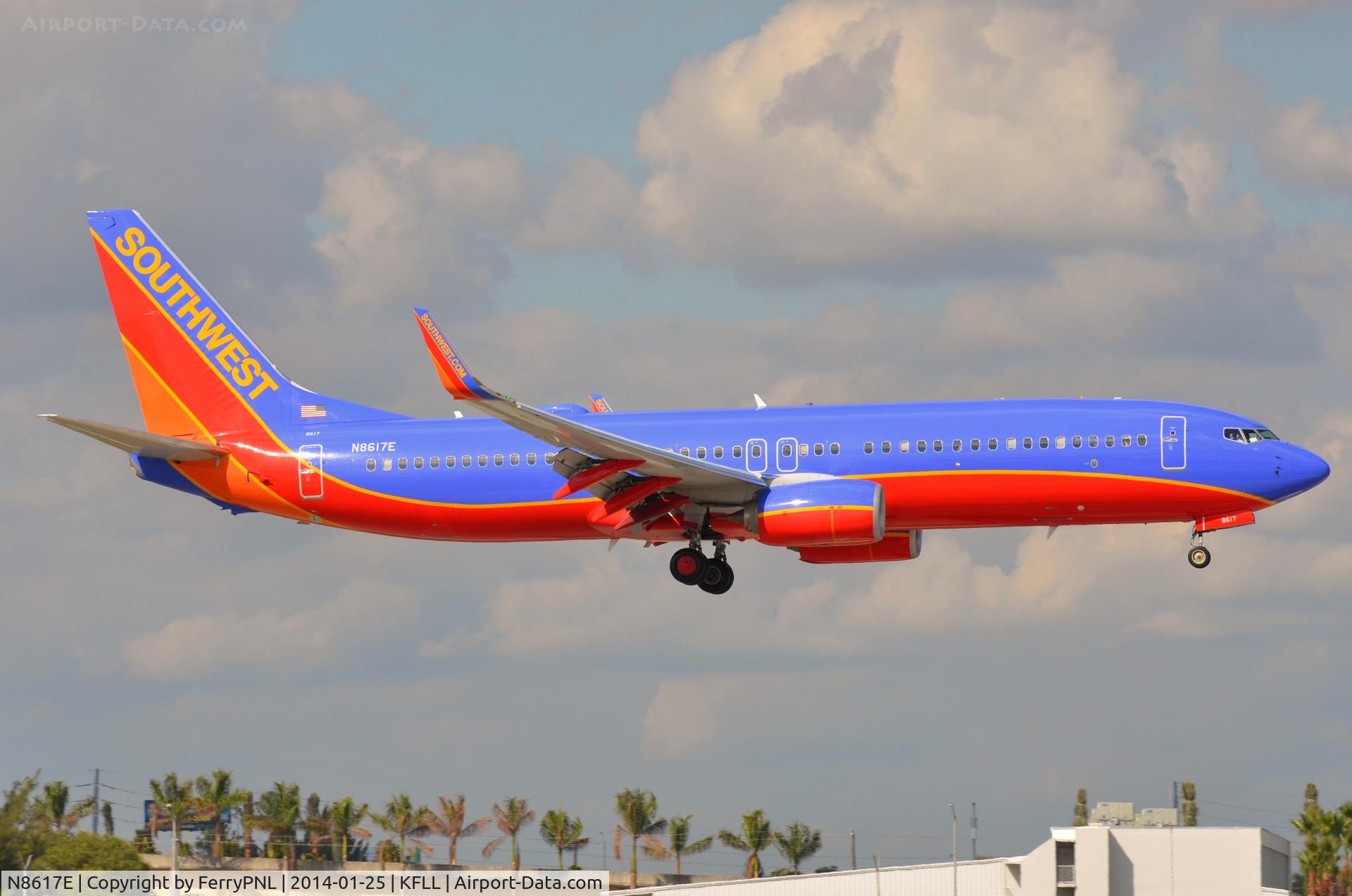N8617E, 2013 Boeing 737-8H4 C/N 36912, 2013 Boeing B738 landing