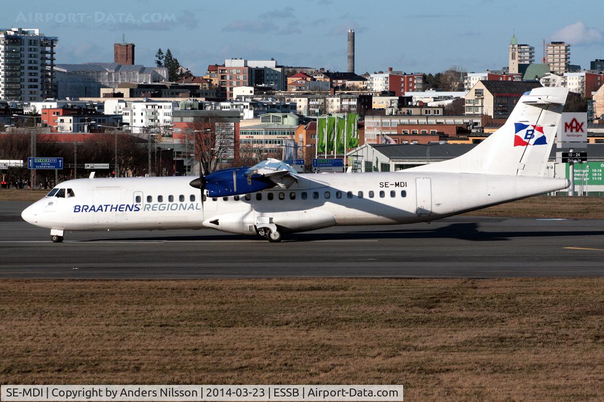 SE-MDI, 2010 ATR 72-212A C/N 930, Lining up runway 30.