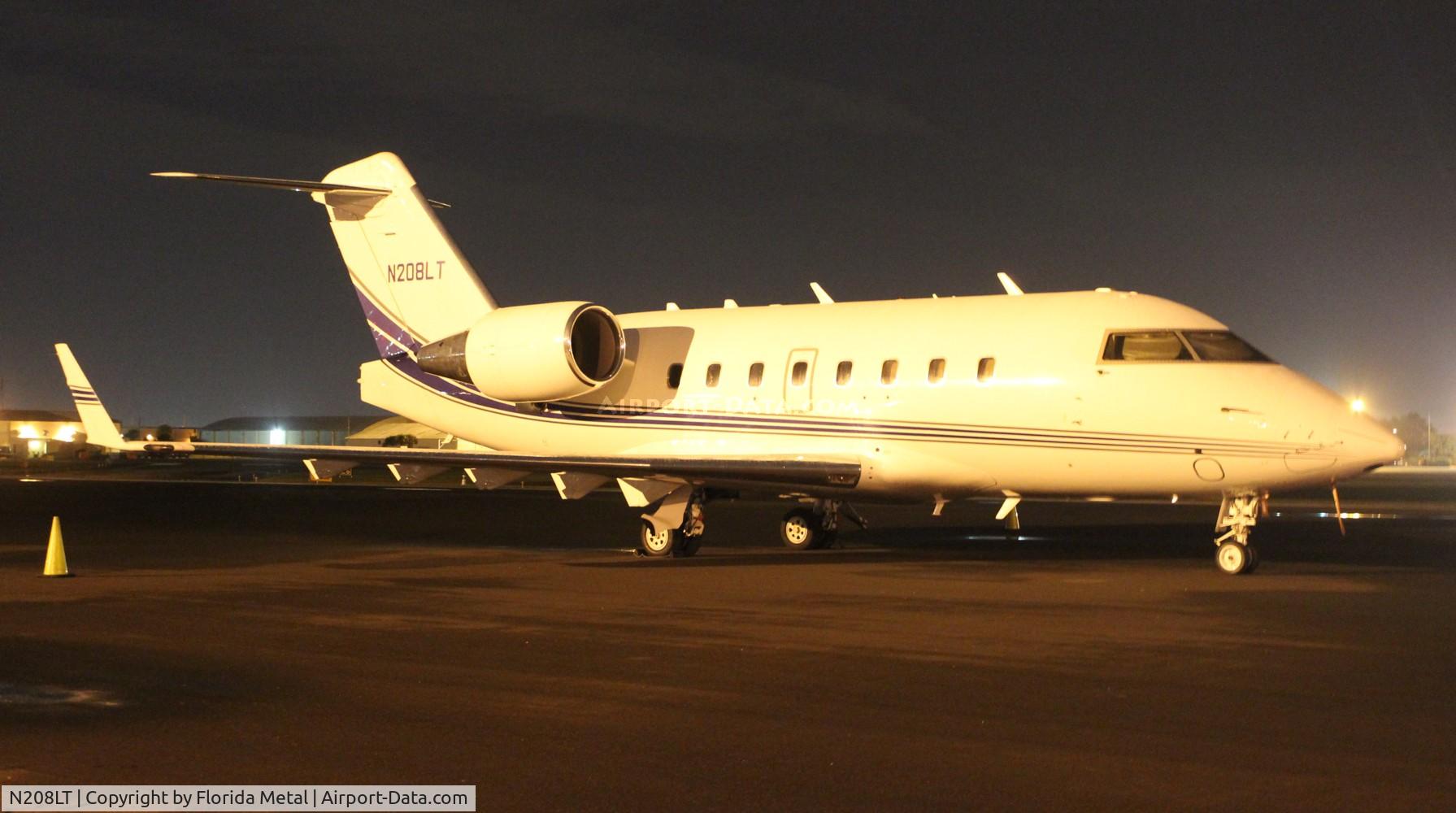N208LT, 1999 Bombardier Challenger 604 (CL-600-2B16) C/N 5440, Challenger 604