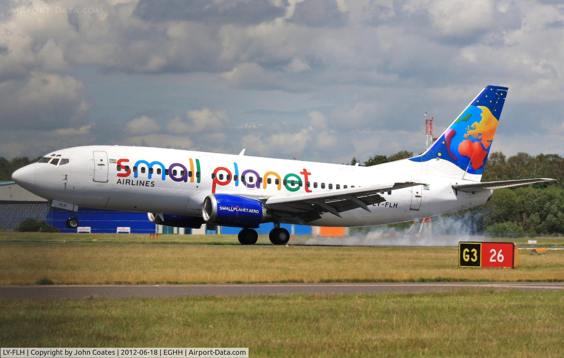 LY-FLH, 1992 Boeing 737-382 C/N 25161, Firm touchdown