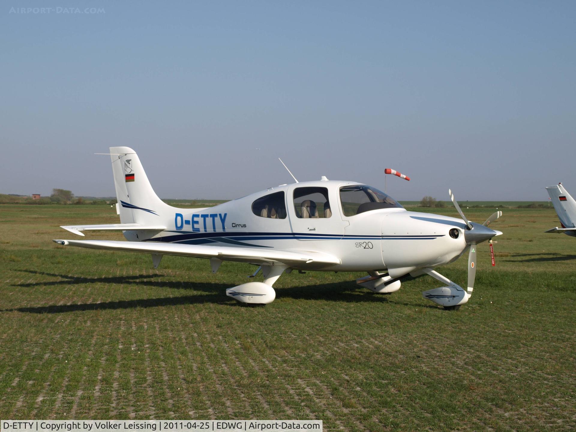 D-ETTY, 2009 Cirrus SR20 C/N 1212, parking
